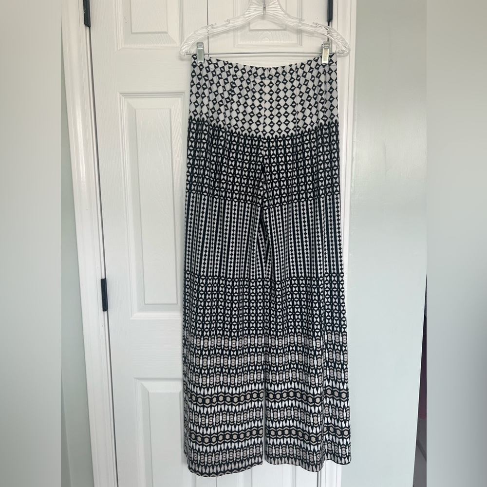 Size 0 Black and White Chico Wide Leg Pants